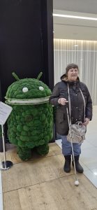 Jane Sellers with the Android Alien